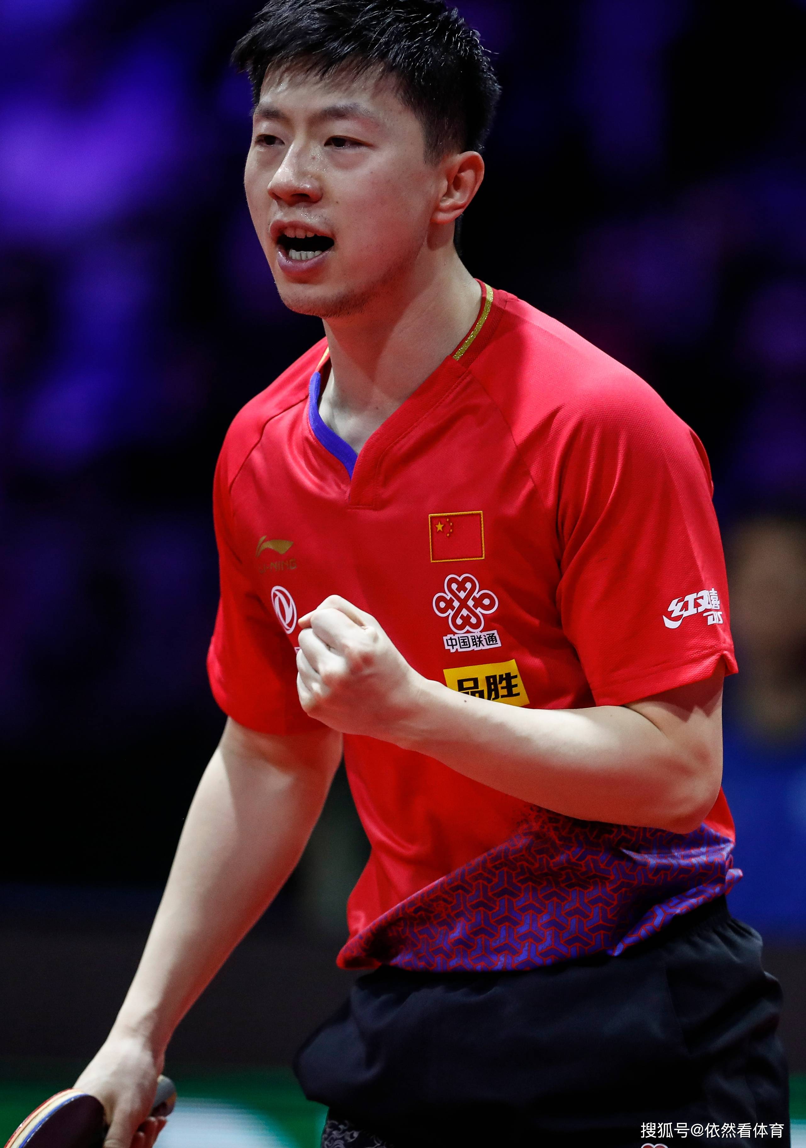 足球迷们又 足球迷们又