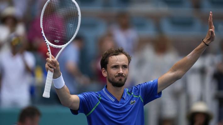 队之间的坚 队之间的坚