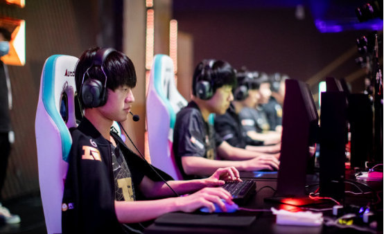 巨大贡献 巨大贡献